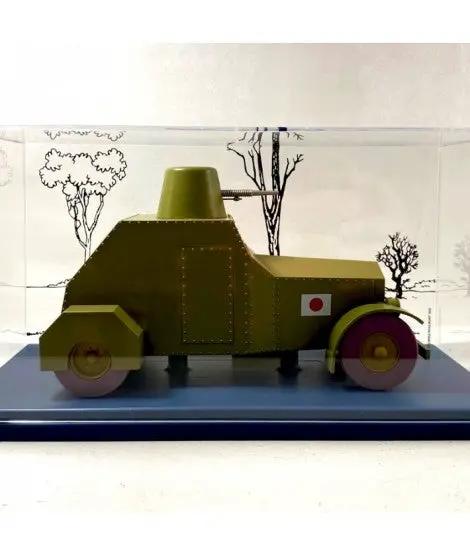 Automóvil Tintin 1/24 L'AUTO BLINDÉE Le Lotus Bleu, MOULINSART; olive green armored car con bandera japonesa
