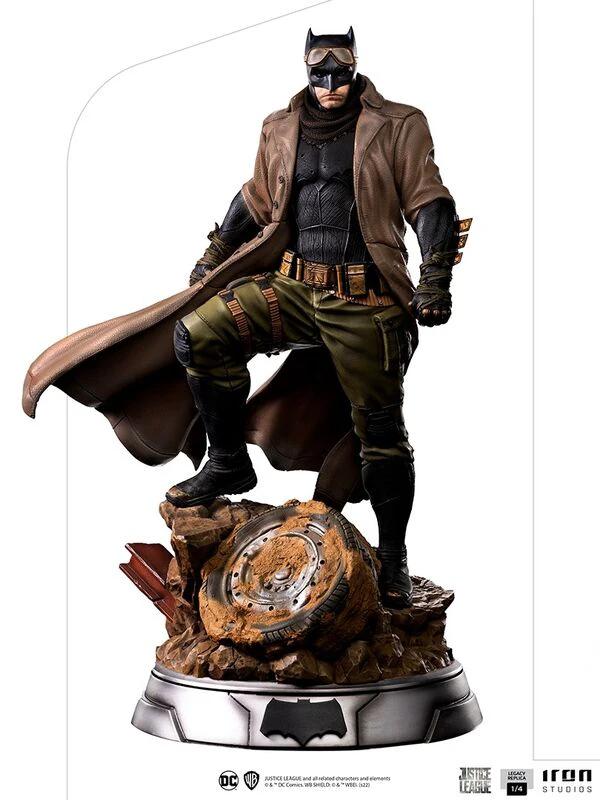 Zack Snyder's Justice League Estatua Legacy Replica 1/4 Batman Knightmare 58 cm by IRON STUDIOS