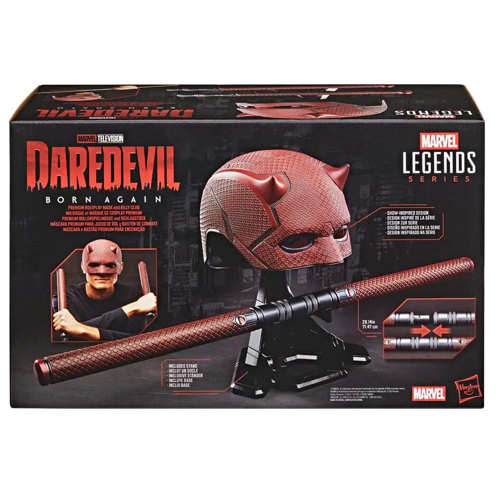 Daredevil Born Again máscara premium y bastón de combate rojos, dos piezas, de Hasbro Marvel Legends Series con base