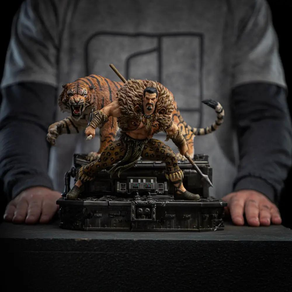 Iron Studios Spider-Man vs. Villains Kraven Diorama statue, 1/10 scale, leopard-print Kraven with tiger, two characters
