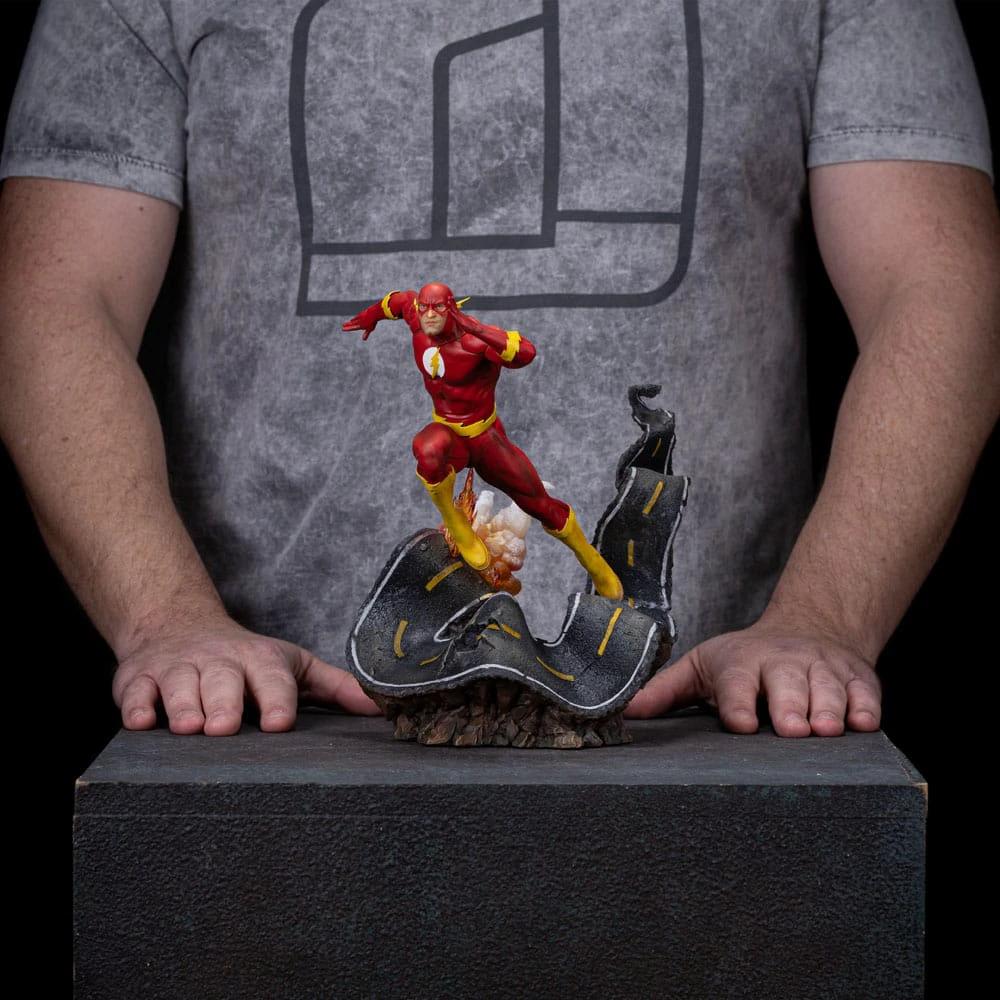 DC Comics Estatua 1/10 Art Scale Flash 25 cm by IRON STUDIOS