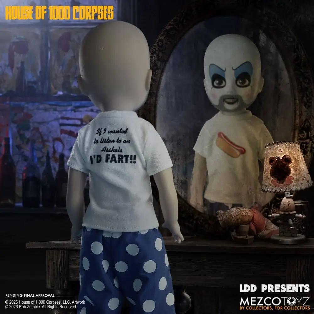 Muñeco Captain Spaulding de Mezco Toys, 25 cm, figura de acción; camiseta blanca con frase y pantalón azul con lunares.