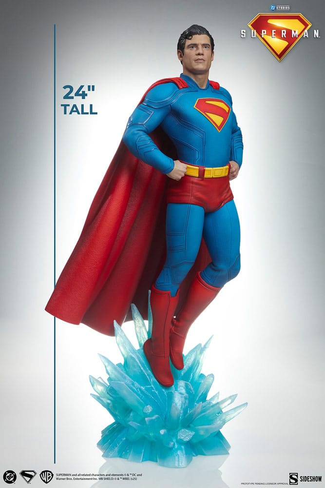 Superman (2025) Estatua Premium Format Superman 61 cm