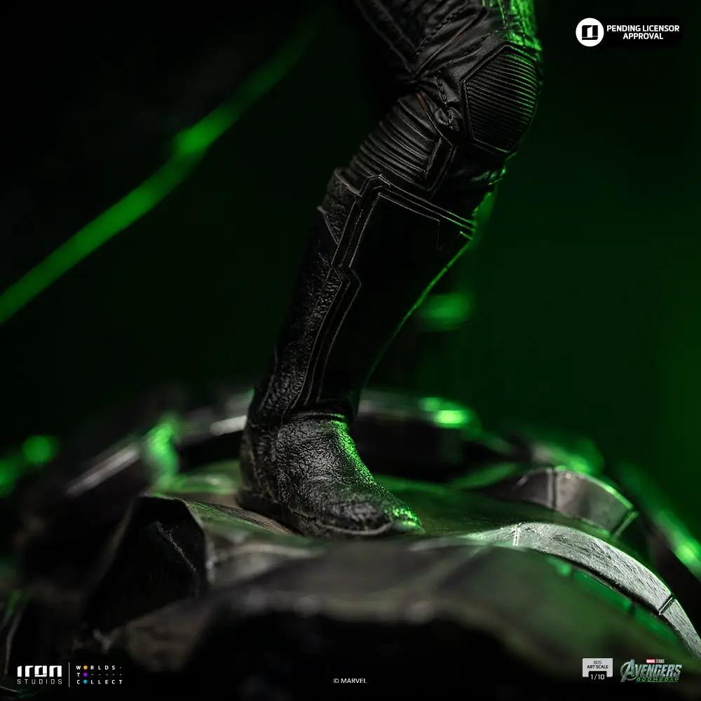 Statue Thor by Iron Studios; Avengers: Doomsday, BDS Art Scale 1/10, armored leg on a base with green glow.