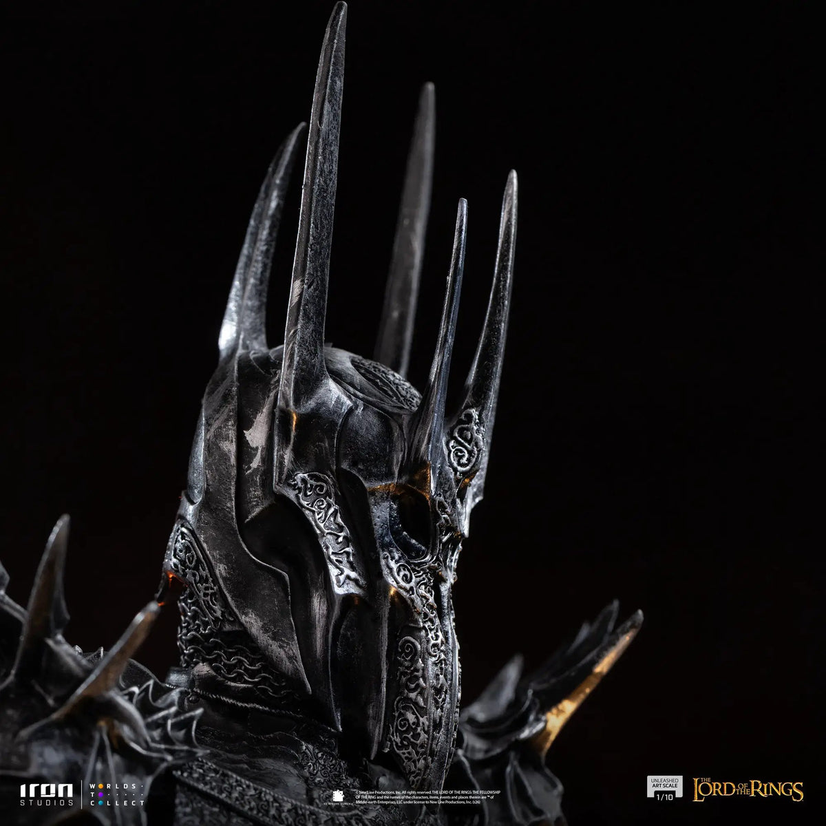 Statue Sauron Unleashed by Iron Studios from The Lord of the Rings, dark metallic, 1/10 scale.