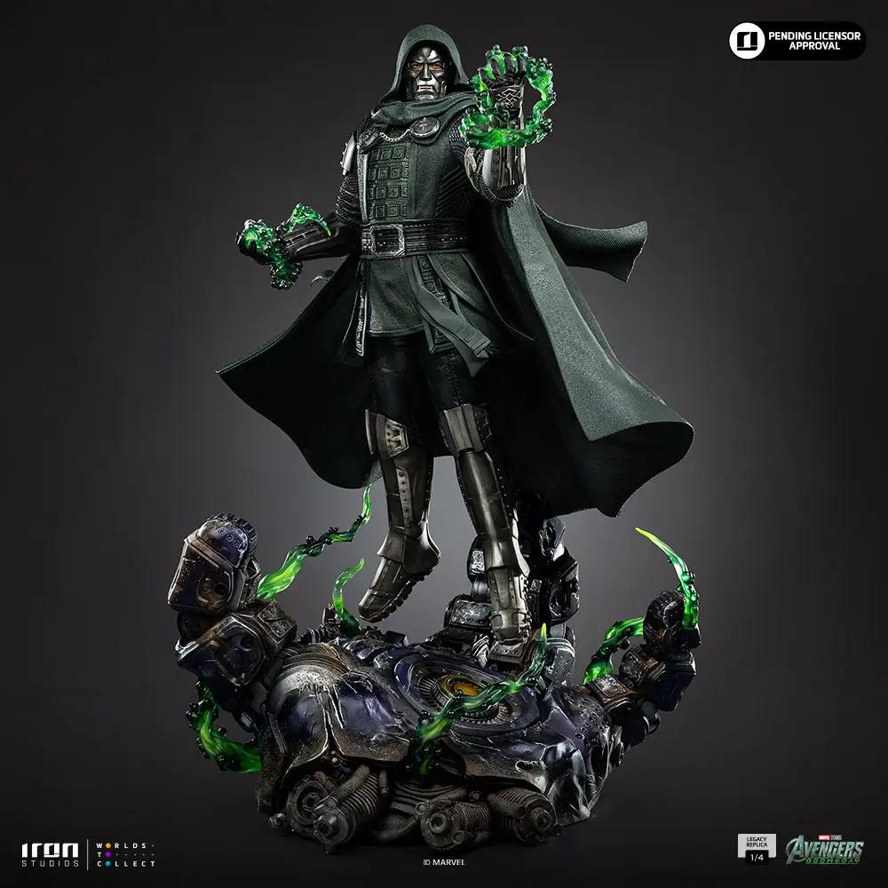 Statue Doctor Doom 1/4 scale Legacy Replica by Iron Studios; dark armor with green energy effects on a mechanical base