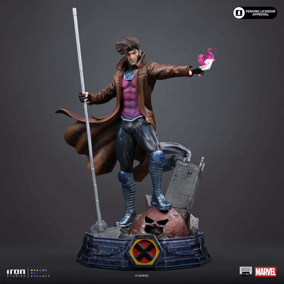 Statue Gambit Unleashed, X-Men 1/10 scale by Iron Studios, brown trench coat with pink energy card.