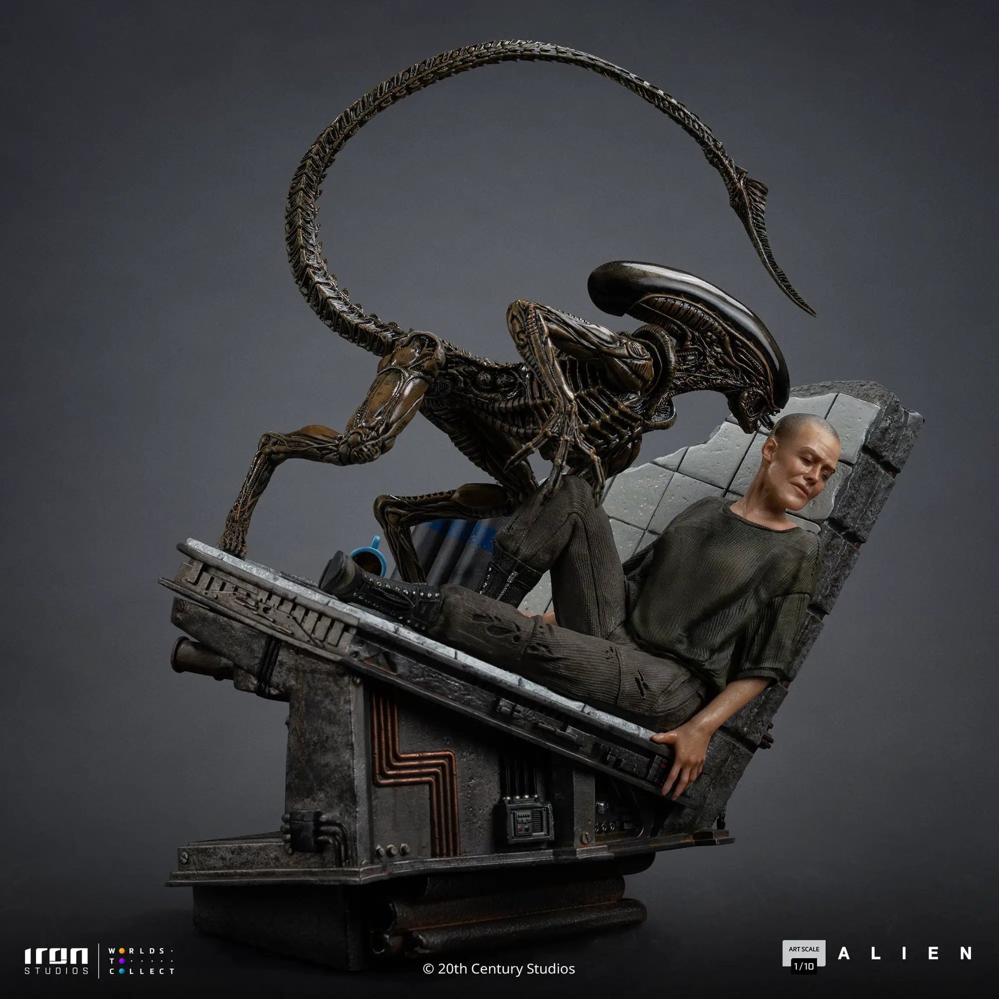 Pre-Order - Statue Ellen Ripley and Dog Alien - Alien 3 - Art Scale 1/10 - Iron Studios