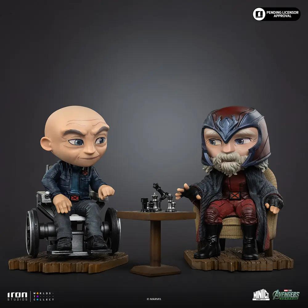 Statue Xavier and Magneto from Iron Studios Minico; Xavier in wheelchair, Magneto in helmet at a table with chess pieces.