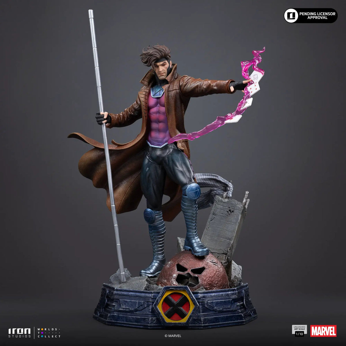 Statue Gambit Unleashed X‑Men by Iron Studios, 1/10 scale; Gambit in brown coat with silver staff and pink energy cards.