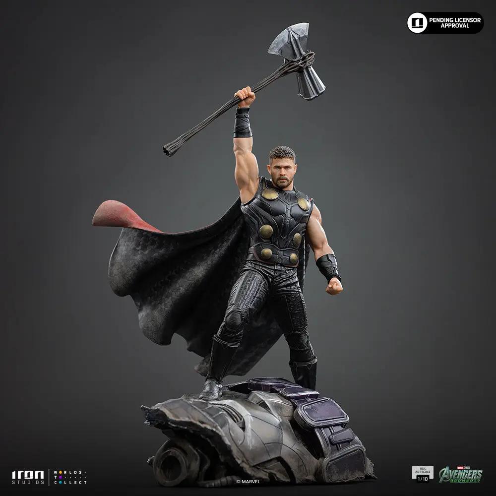 Statue Thor by Iron Studios, Avengers: Doomsday, BDS Art Scale 1/10, black armor with gold discs, cape, raised Mjolnir.