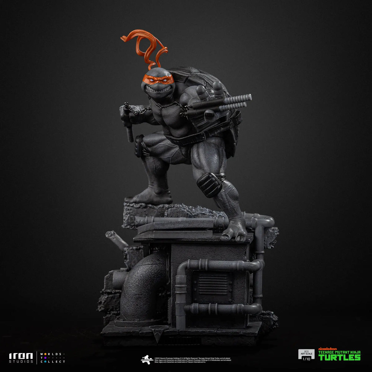 Michelangelo statue, TMNT black-and-white variant with orange mask, BDS Art Scale 1/10, Iron Studios.