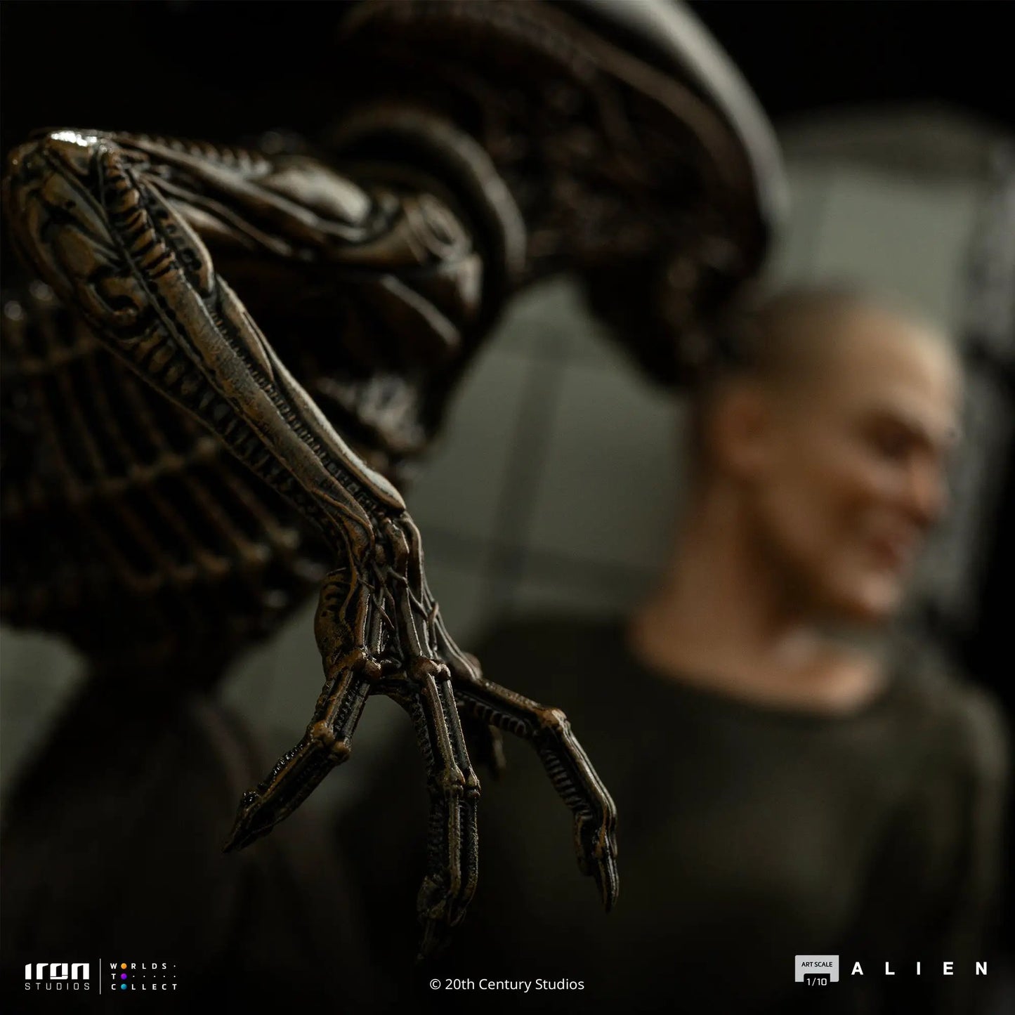 Pre-Order - Statue Ellen Ripley and Dog Alien - Alien 3 - Art Scale 1/10 - Iron Studios