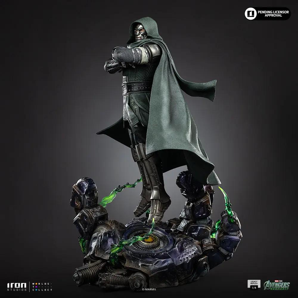 Statue Doctor Doom by Iron Studios, 1/4 scale Legacy Replica, standing atop a damaged robotic base with green energy tendrils.