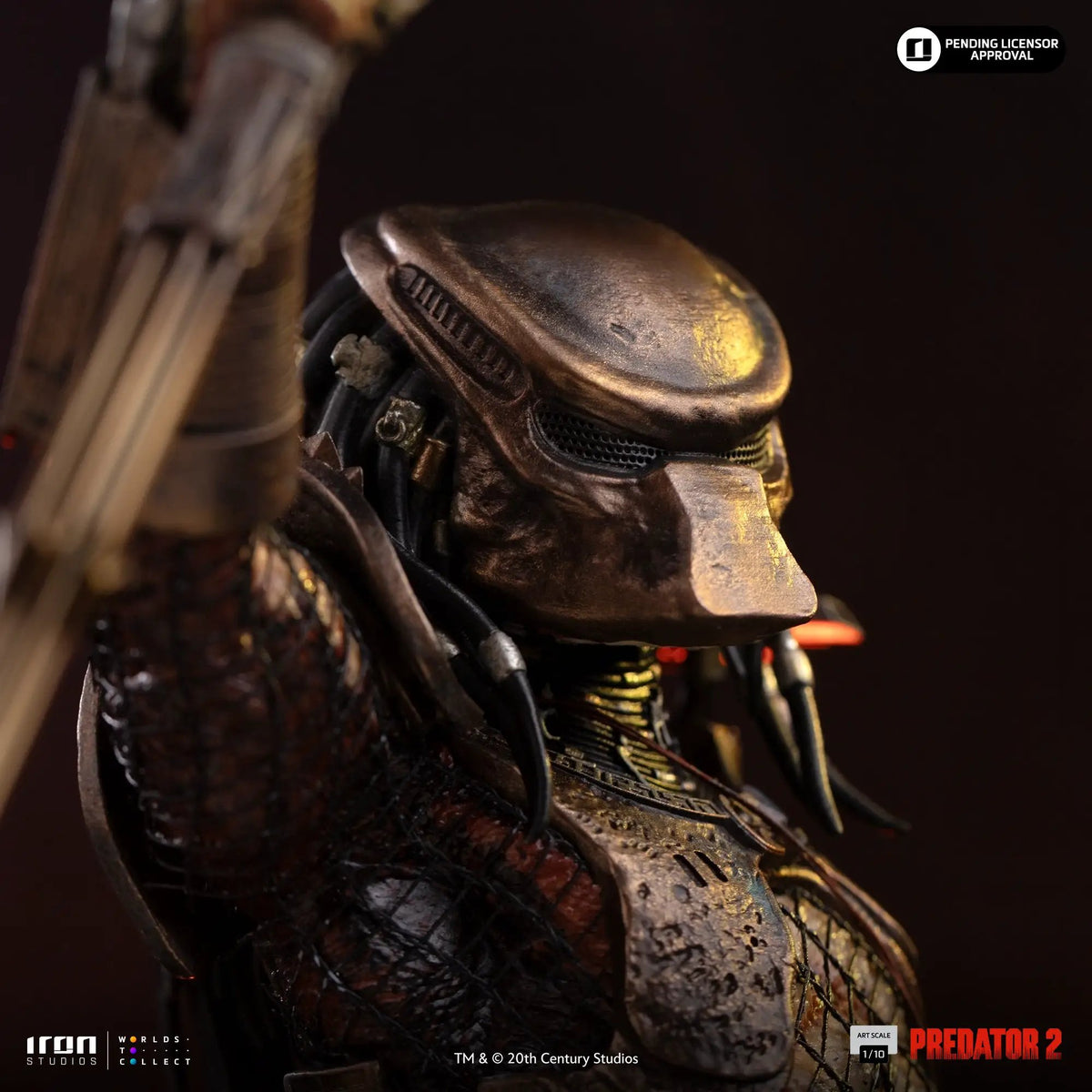 Statue of Predator City Hunter from Predator 2, Iron Studios, art scale 1/10, bronze-toned finish.