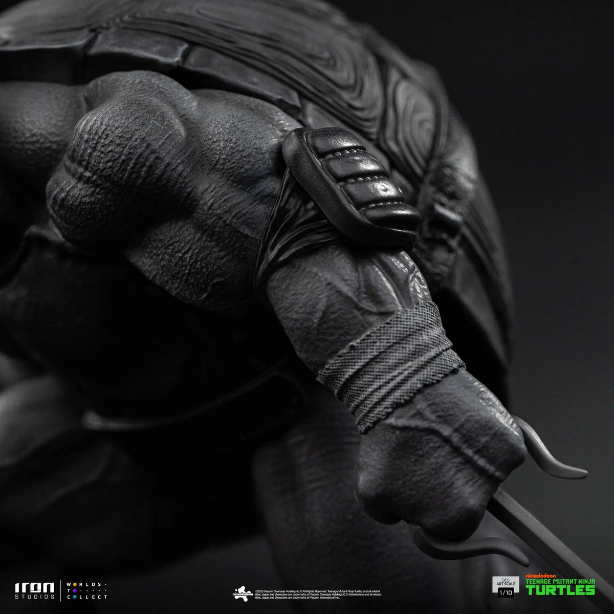 Statue: Raphael Black and White Variant TMNT by Iron Studios, BDS Art Scale 1/10.