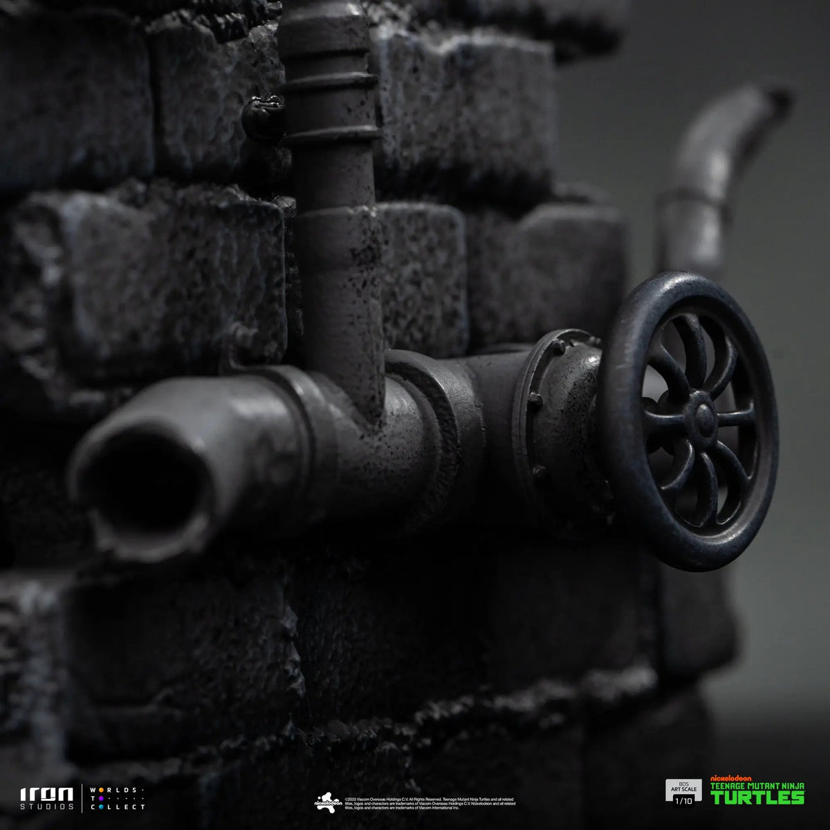 Statue Michelangelo (Black and White Variant) from Teenage Mutant Ninja Turtles, BDS Art Scale 1/10 by IRON STUDIOS