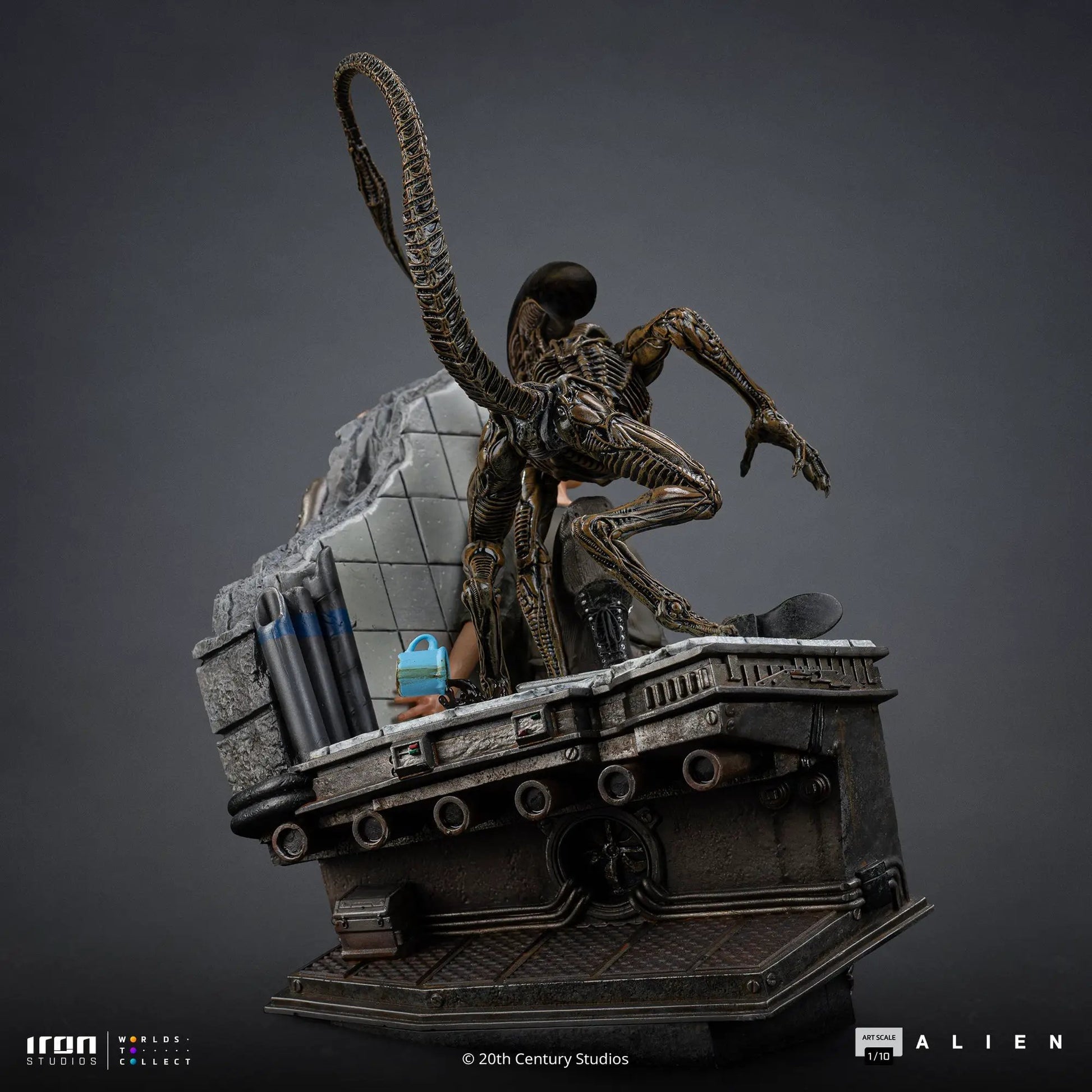 Pre-Order - Statue Ellen Ripley and Dog Alien - Alien 3 - Art Scale 1/10 - Iron Studios