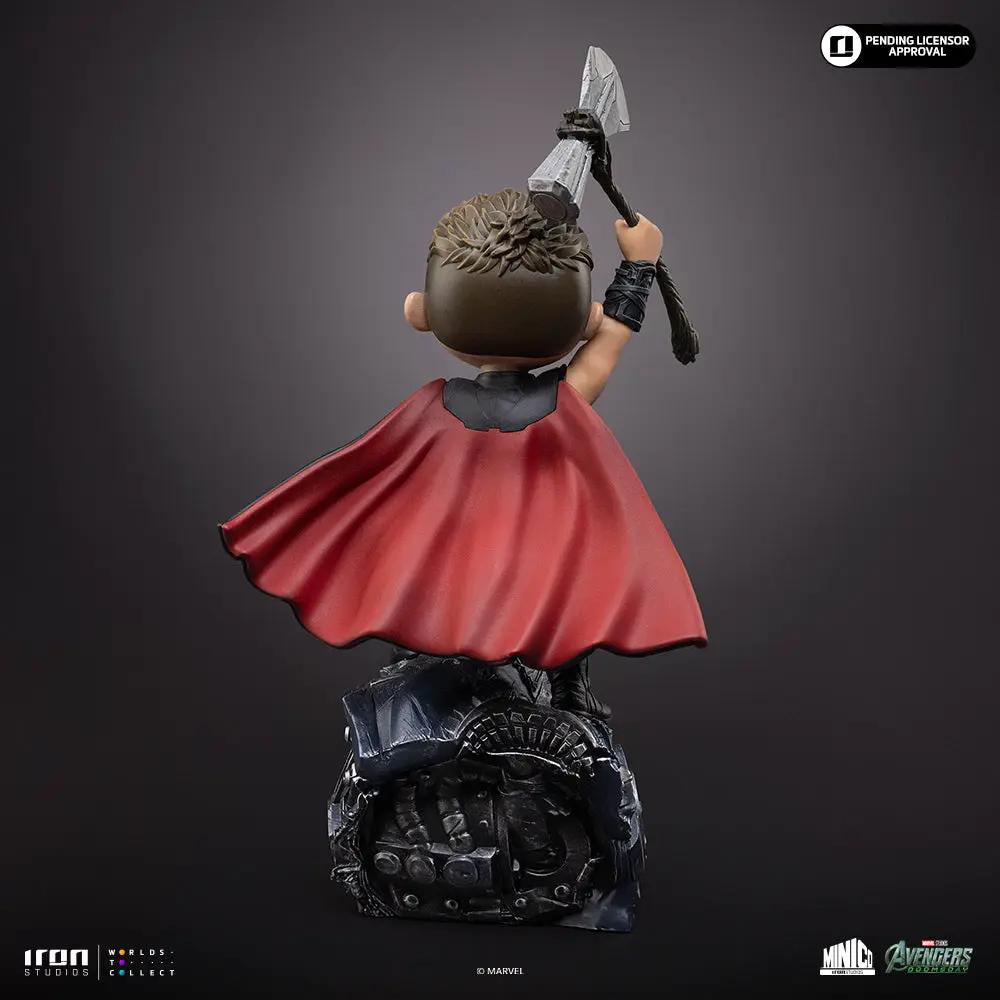 Statue Thor by Iron Studios; red cape, raised hammer, on a dark mechanical base