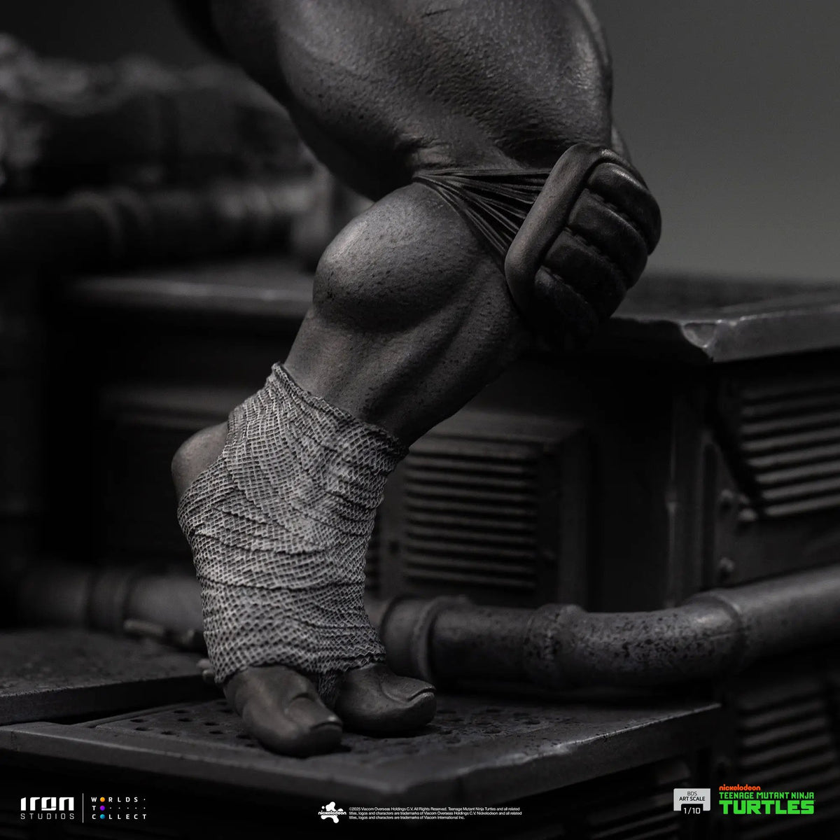 Donatello statue, black and white variant, TMNT BDS Art Scale 1/10 by Iron Studios