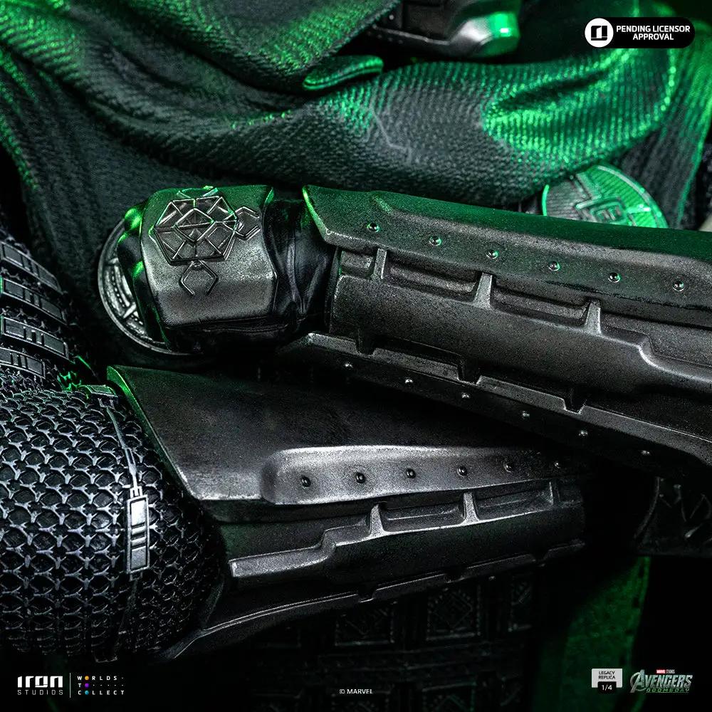 Statue Doctor Doom 1/4 scale by Iron Studios, black armored suit with green highlights.