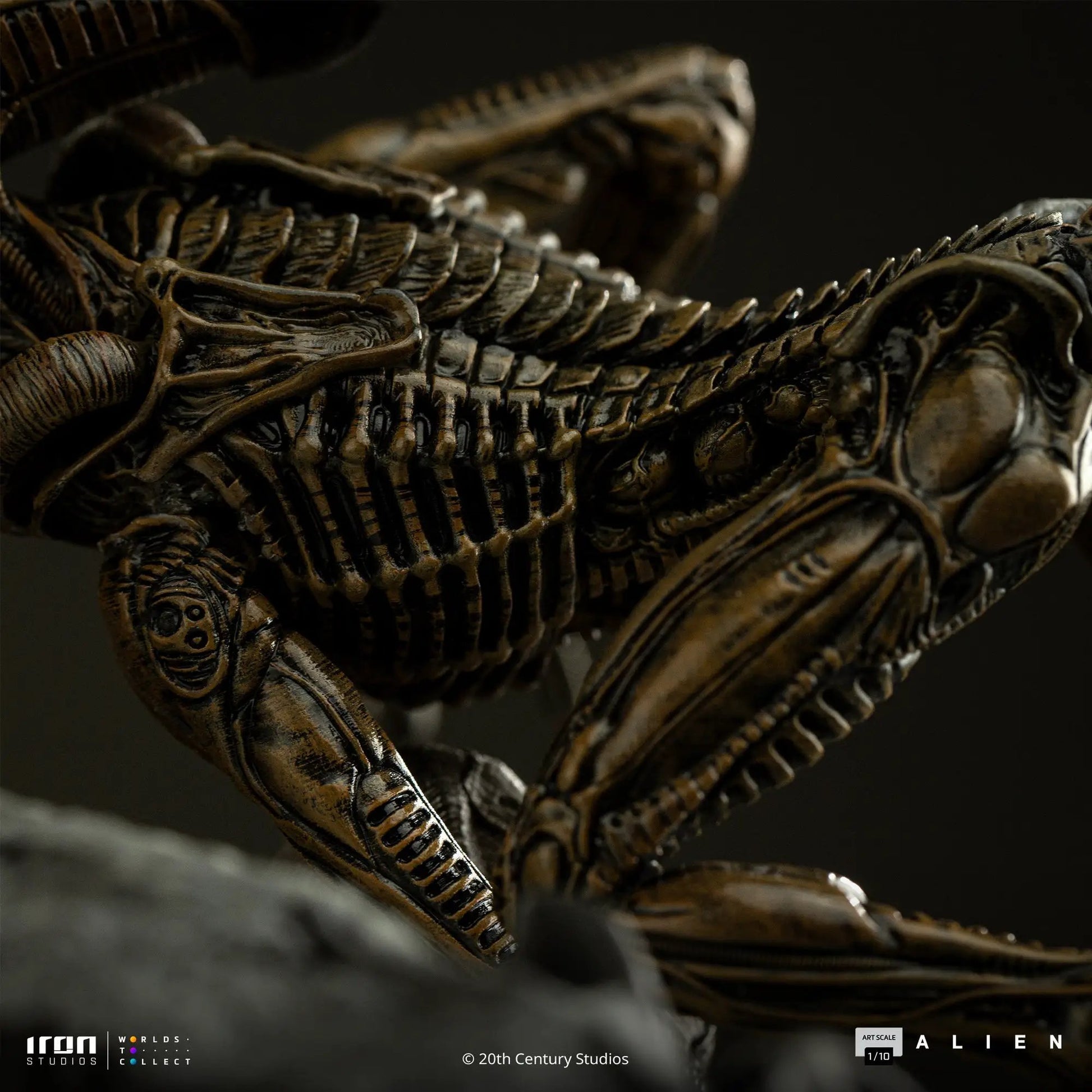Pre-Order - Statue Ellen Ripley and Dog Alien - Alien 3 - Art Scale 1/10 - Iron Studios