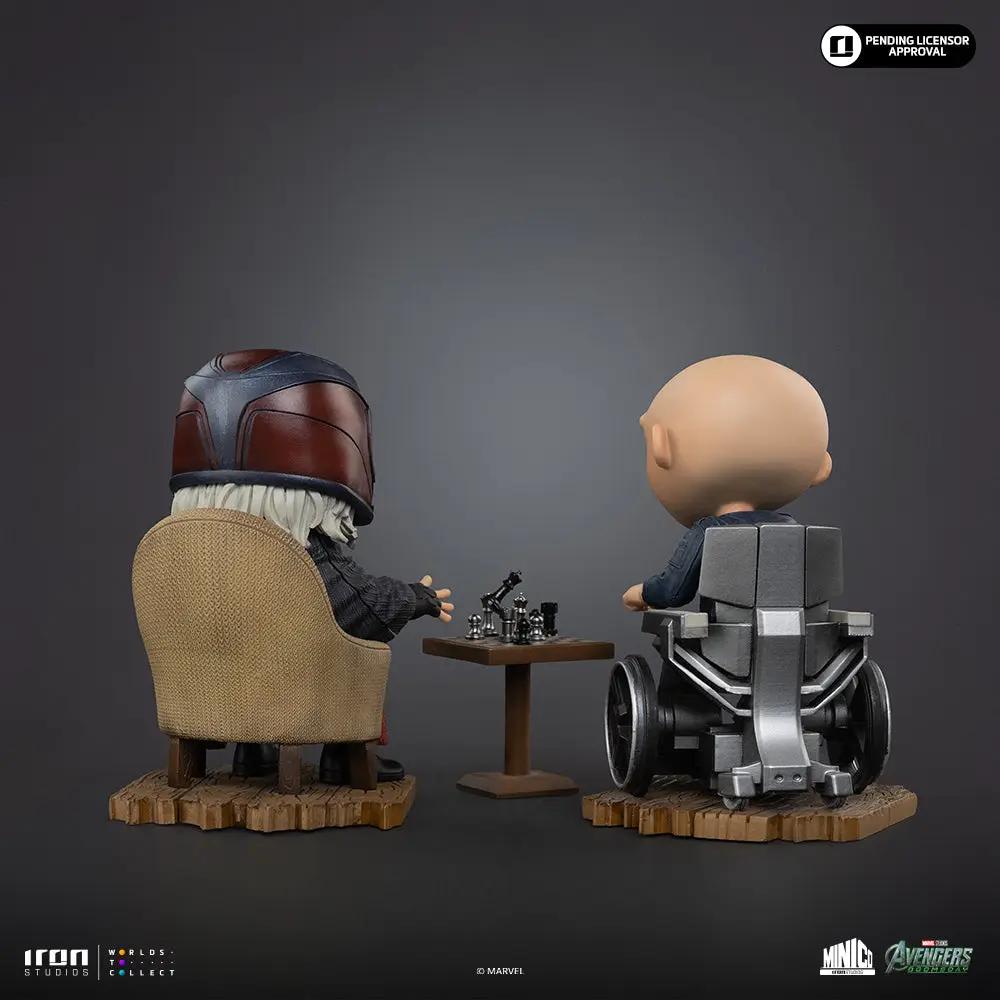 Statue Xavier and Magneto Minico figures by Iron Studios, two chibi characters at a small wooden chess table.