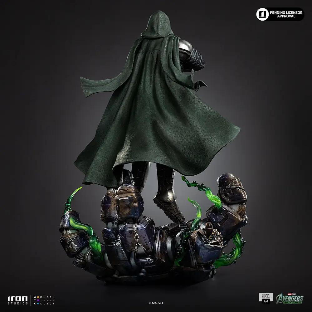 Statue Doctor Doom by Iron Studios, 1/4 Legacy Replica from Avengers: Doomsday, cloaked on a green-energy base.