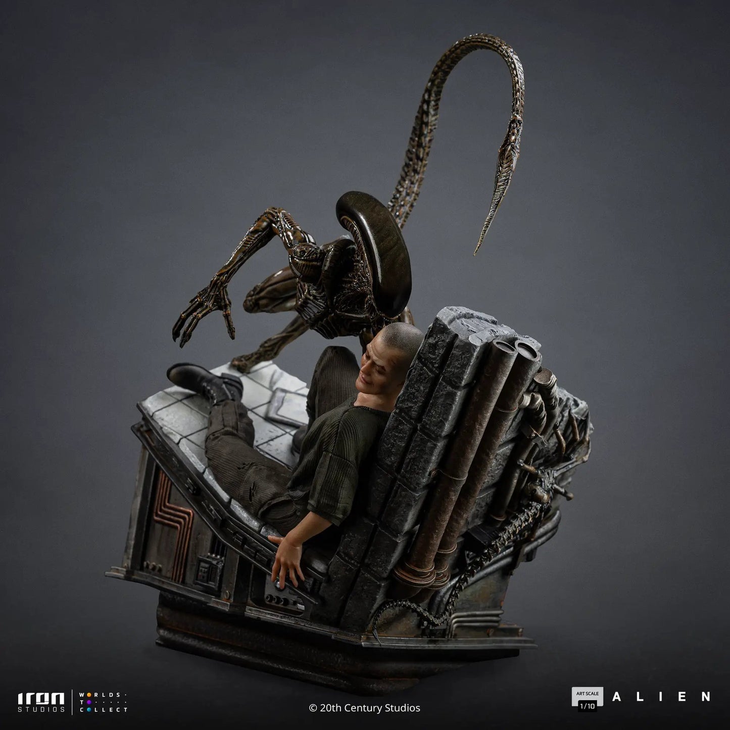 Pre-Order - Statue Ellen Ripley and Dog Alien - Alien 3 - Art Scale 1/10 - Iron Studios