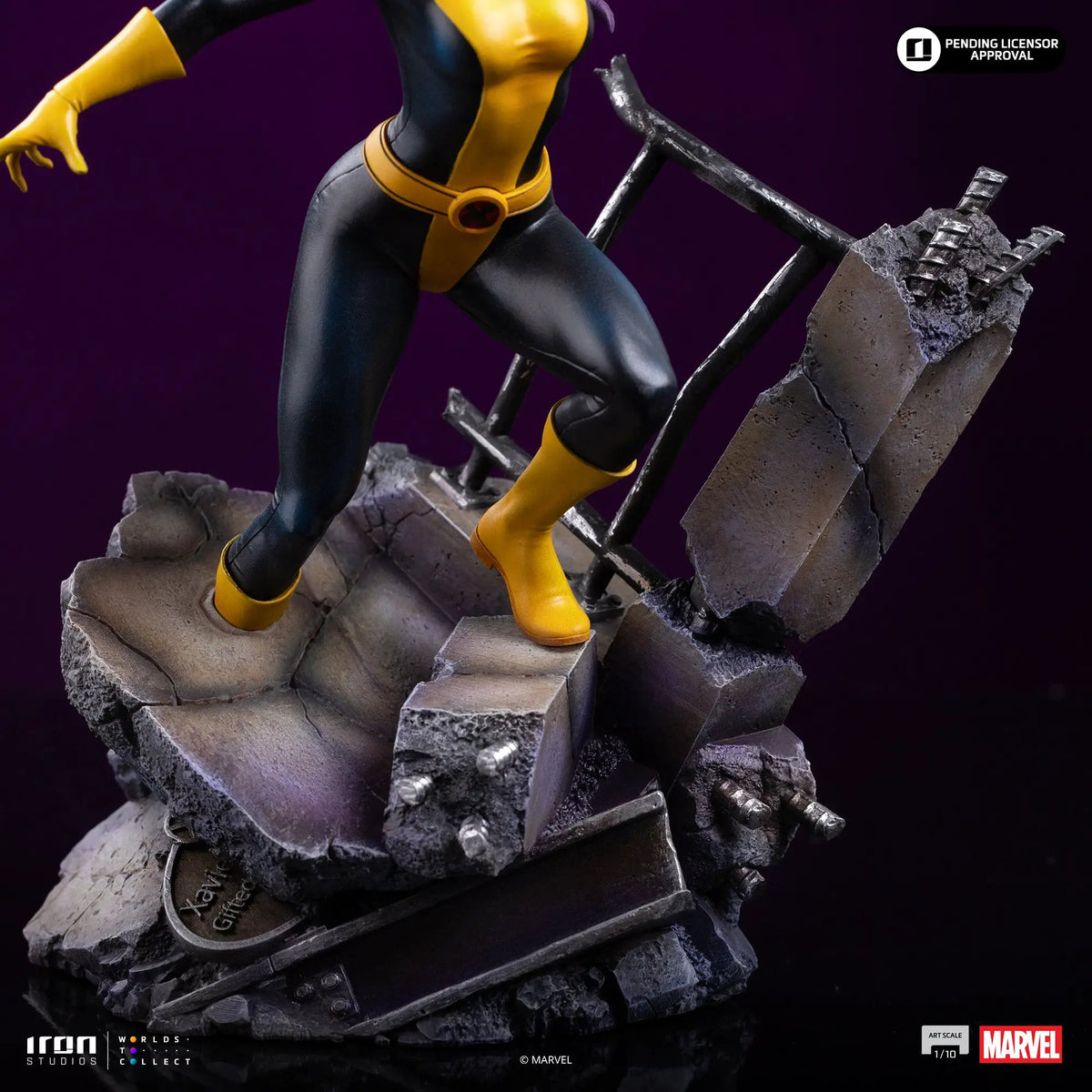 Statue of Kitty Pryde & Lockheed from X‑Men, Iron Studios 1/10 scale, yellow and black suit on a rubble base