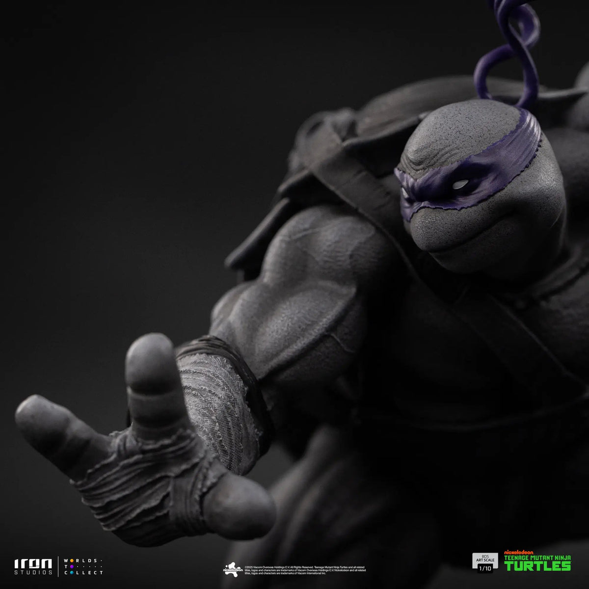 Donatello statue Black and White Variant by Iron Studios, TMNT BDS Art Scale 1/10; gray figure with purple mask