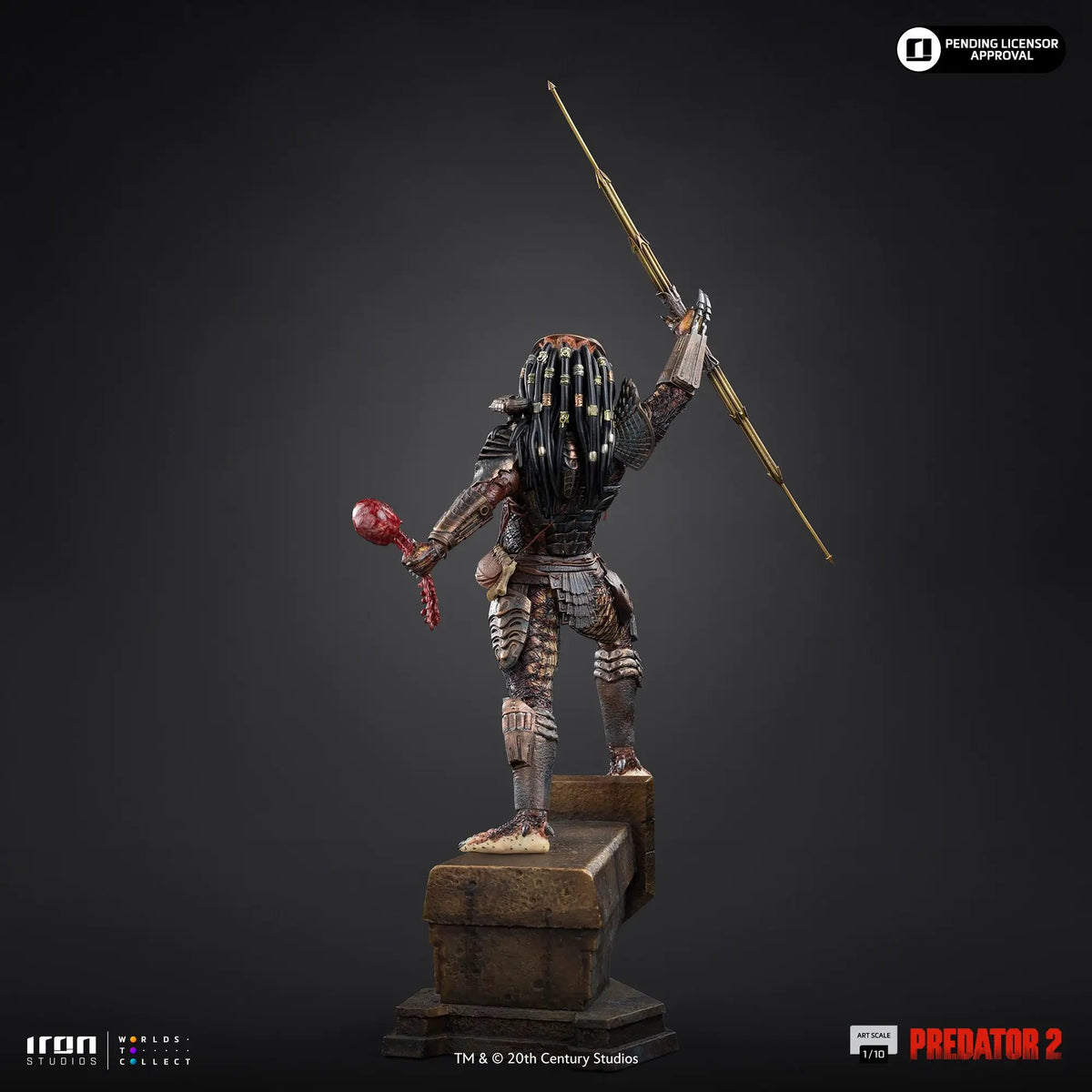 Statue Predator City Hunter from Predator 2 by Iron Studios, 1/10 scale, posed with a long spear.
