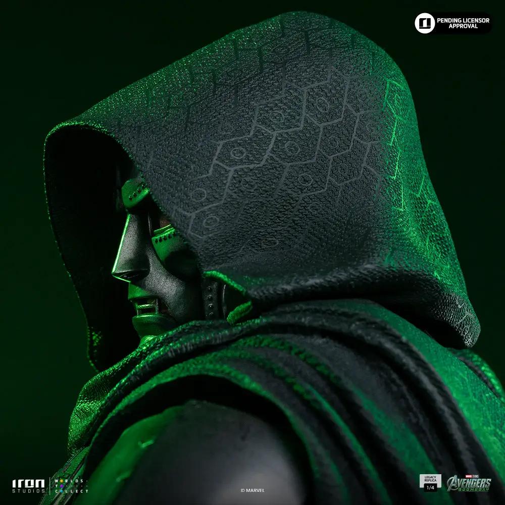 Statue Doctor Doom by Iron Studios, Avengers: Doomsday Legacy Replica 1/4 scale, hooded figure under green light.