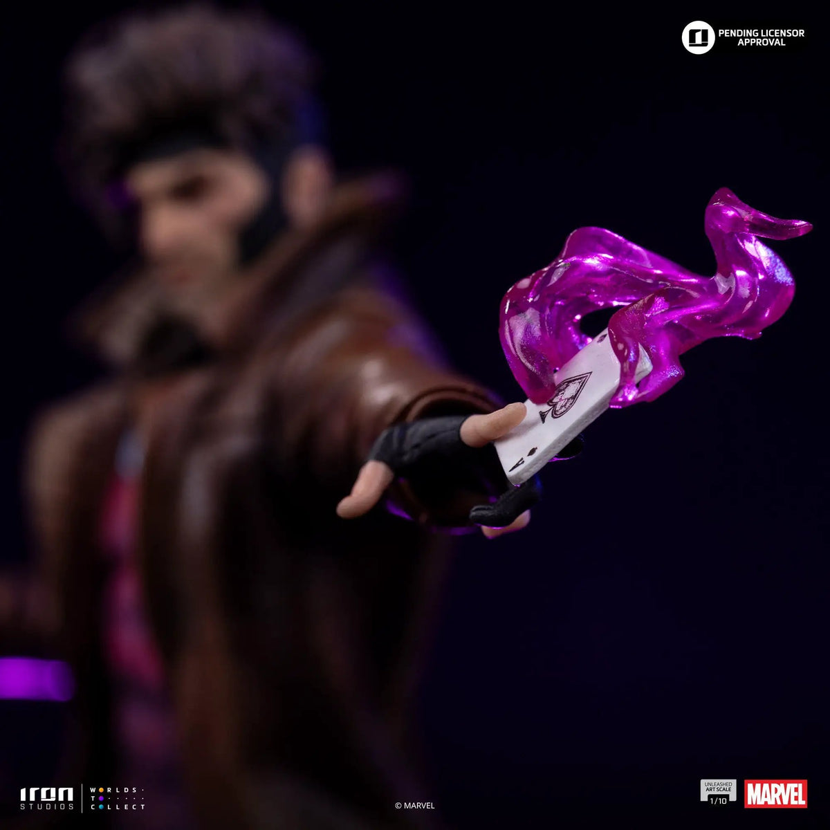 Statue Gambit Unleashed (X-Men) by Iron Studios, 1/10 scale with purple energy card effect