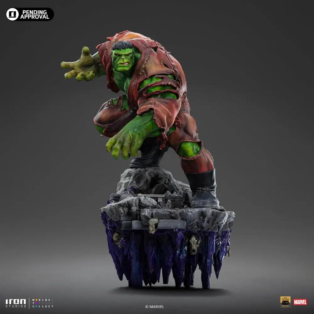 Statue Hulk Deluxe with Infinity Gauntlet diorama, green Hulk in torn red jacket on rocky base, Iron Studios