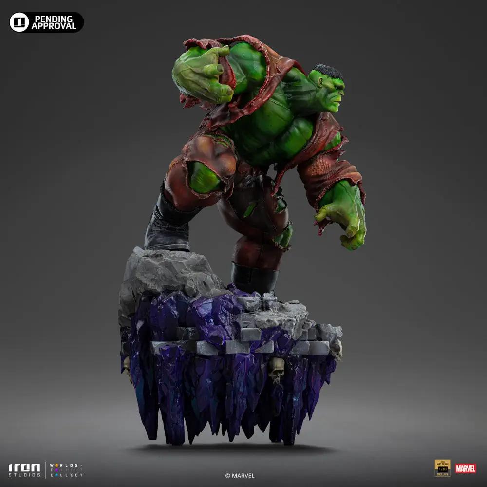 Hulk Deluxe Statue by Iron Studios: Infinity Gauntlet Diorama, green Hulk on base with purple crystals, 1/10 scale.