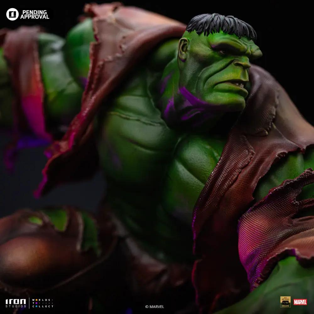 Statue Hulk Deluxe diorama 1/10 scale by Iron Studios; green Hulk with torn purple cape, Marvel collectible