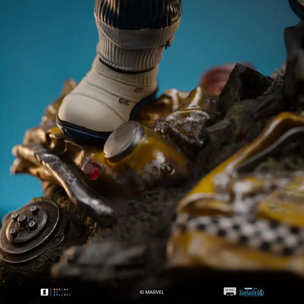 Statue The Thing from Fantastic Four: The First Steps, Art Scale 1/10, Iron Studios; white sneaker on a yellow base.