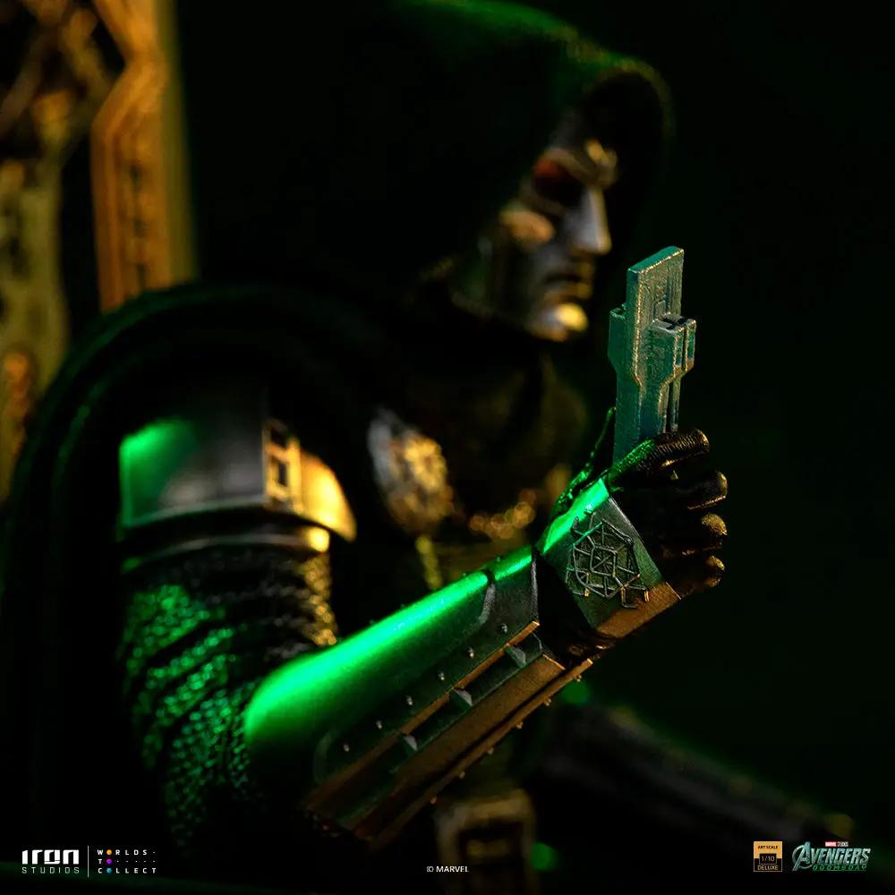 Statue Doctor Doom on Throne, Iron Studios, Avengers: Doomsday, Art Scale 1/10, green-lit detail
