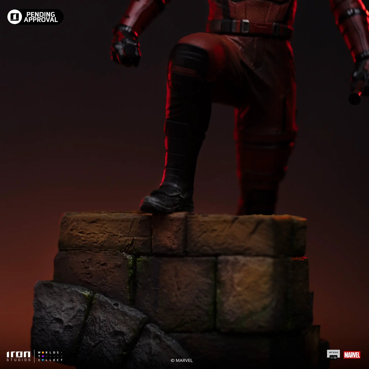 Statue Daredevil from Daredevil: Born Again, Iron Studios, 1/10 Art Scale; red-suited hero on rocky base.