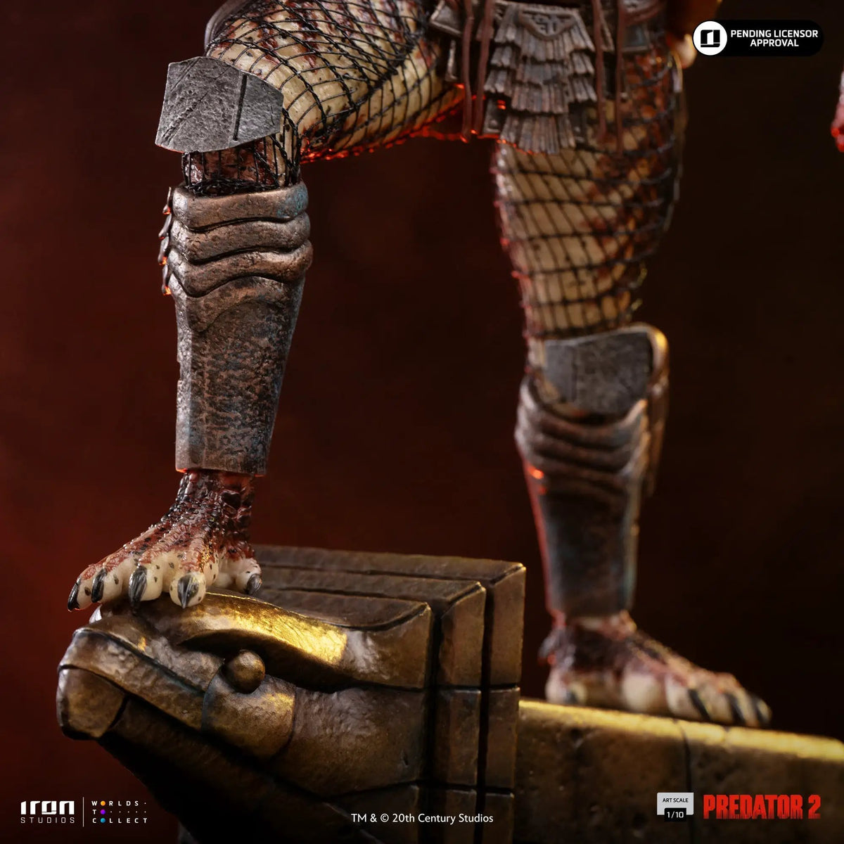 Statue Predator City Hunter from Predator 2 by Iron Studios, 1/10 scale, detailed netted armor.