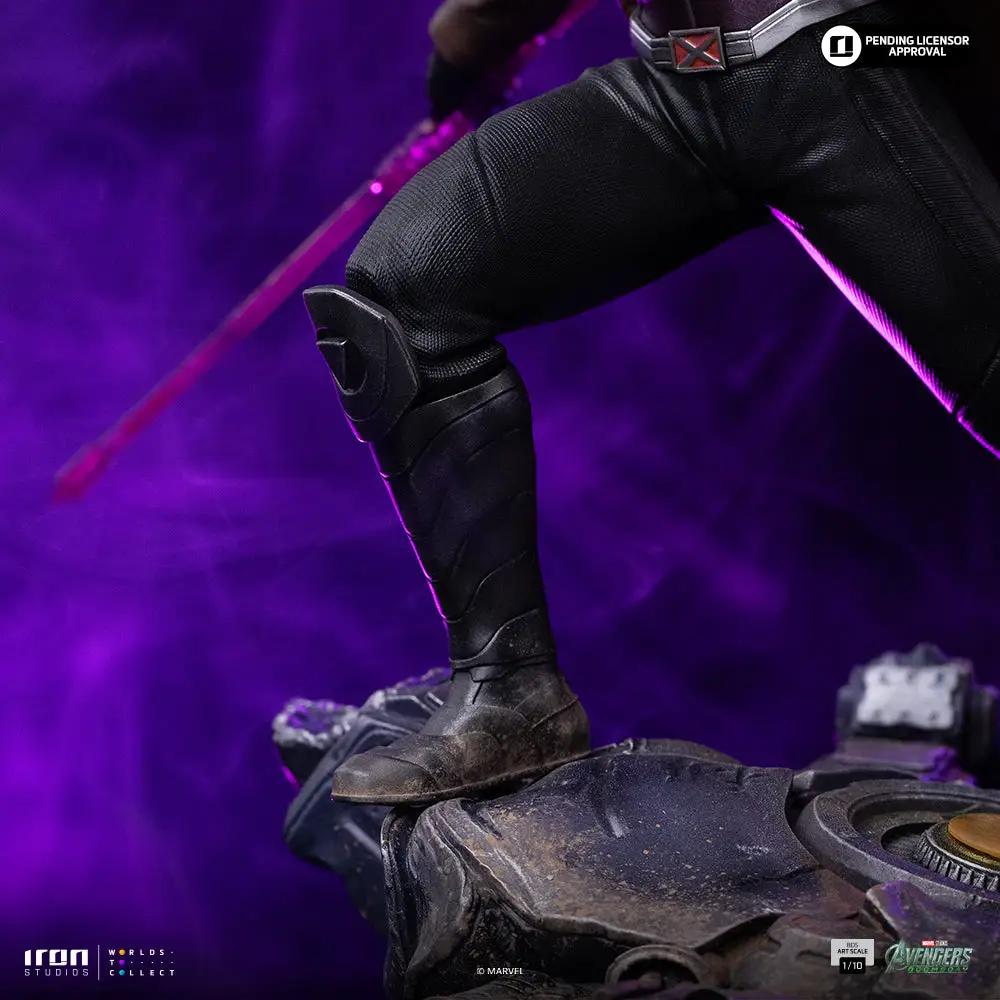 Statue Gambit by Iron Studios, BDS Art Scale 1/10; close-up of Gambit's boot on a rocky base with purple glow