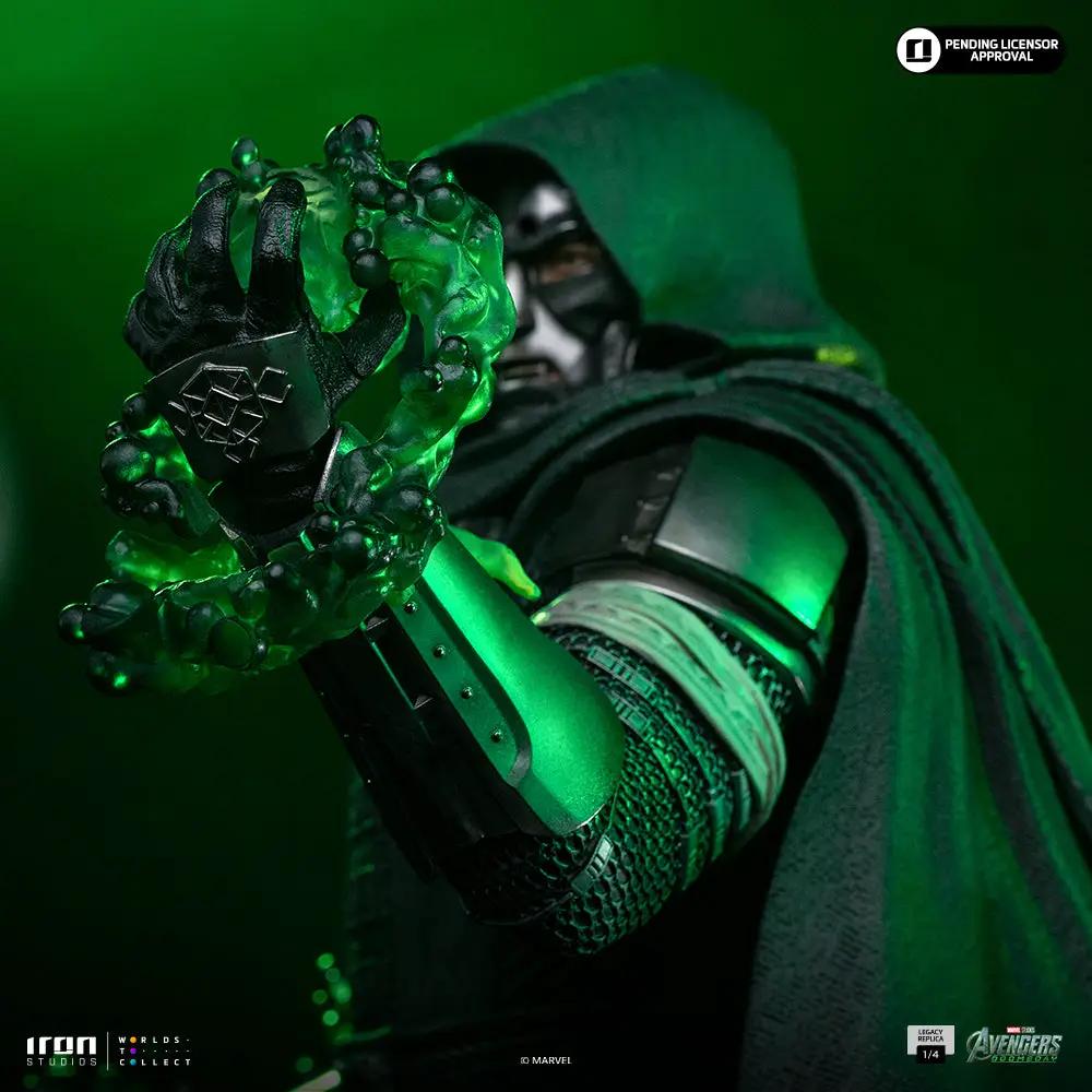 Statue Doctor Doom by Iron Studios Avengers: Doomsday Legacy Replica 1/4 with green energy glow