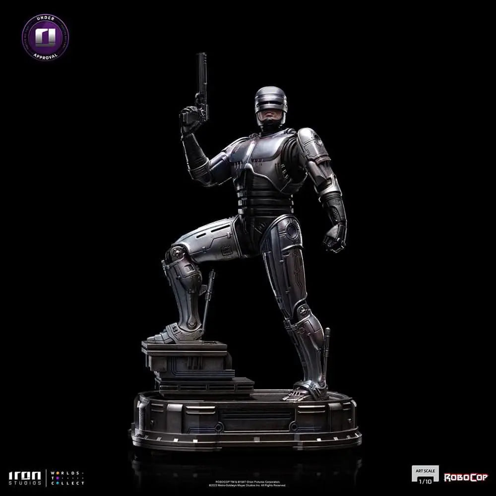Robocop statue in metallic armor, 1/10 Art Scale by Iron Studios on a display base