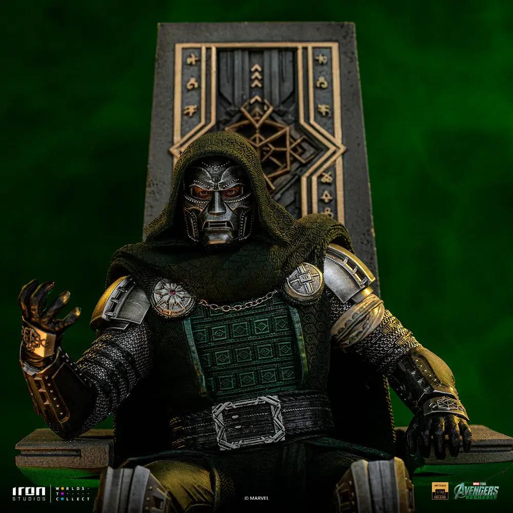 Statue Doctor Doom on Throne by Iron Studios, Avengers: Doomsday, 1/10 scale, dark green armor and hooded cloak.