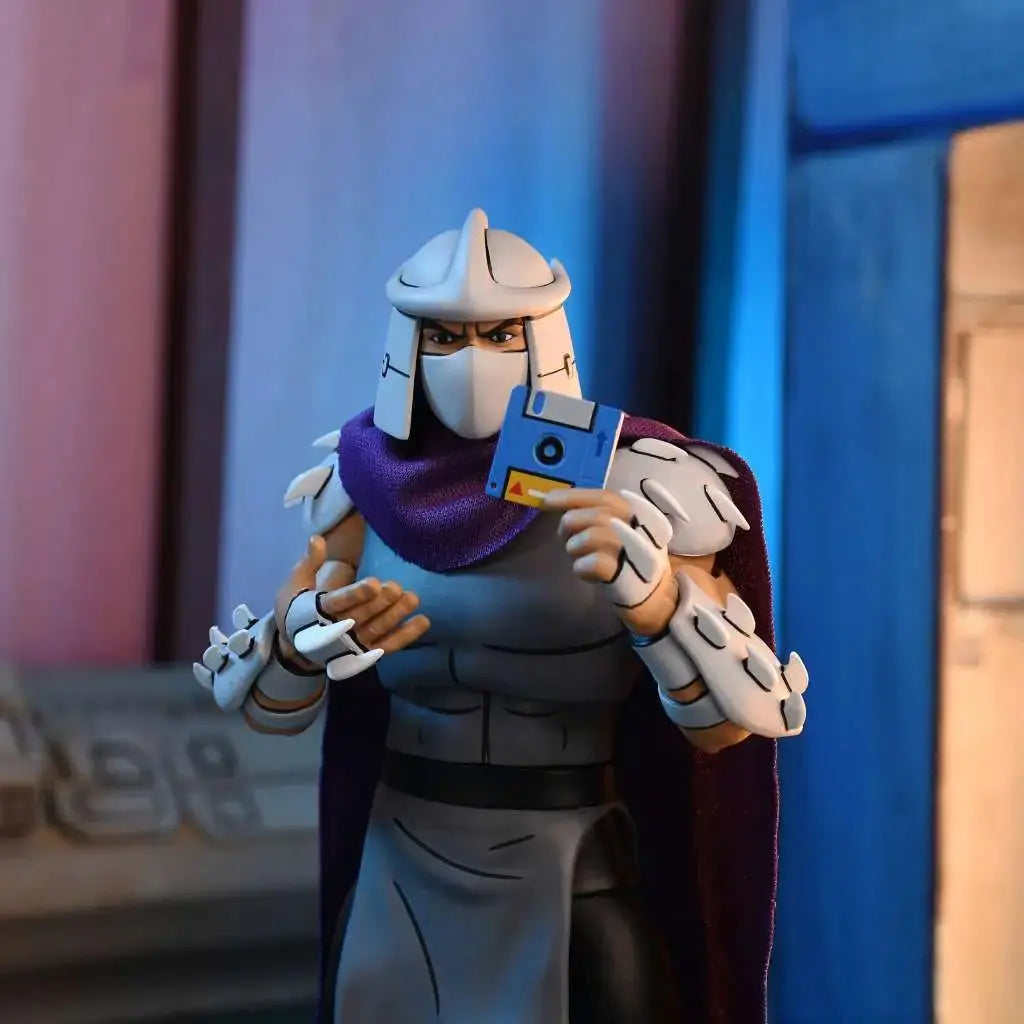 Figura de acción Las Tortugas Ninja NECA Ultimate Shredder, 18 cm, armadura plateada y capa morada