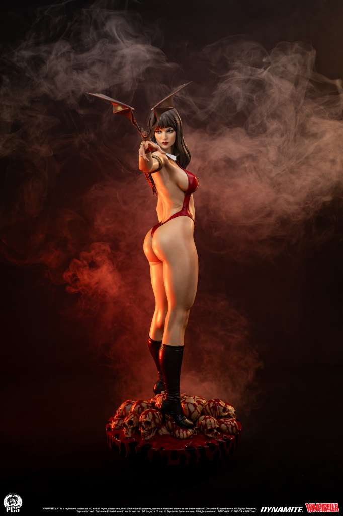 Vampirella 1/2 scale statue 112cm