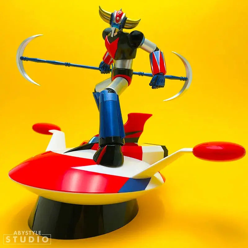 UFO Robot Grendizer action figure on a red white blue spaceship base ABYSTYLE STUDIO 1/10 statue