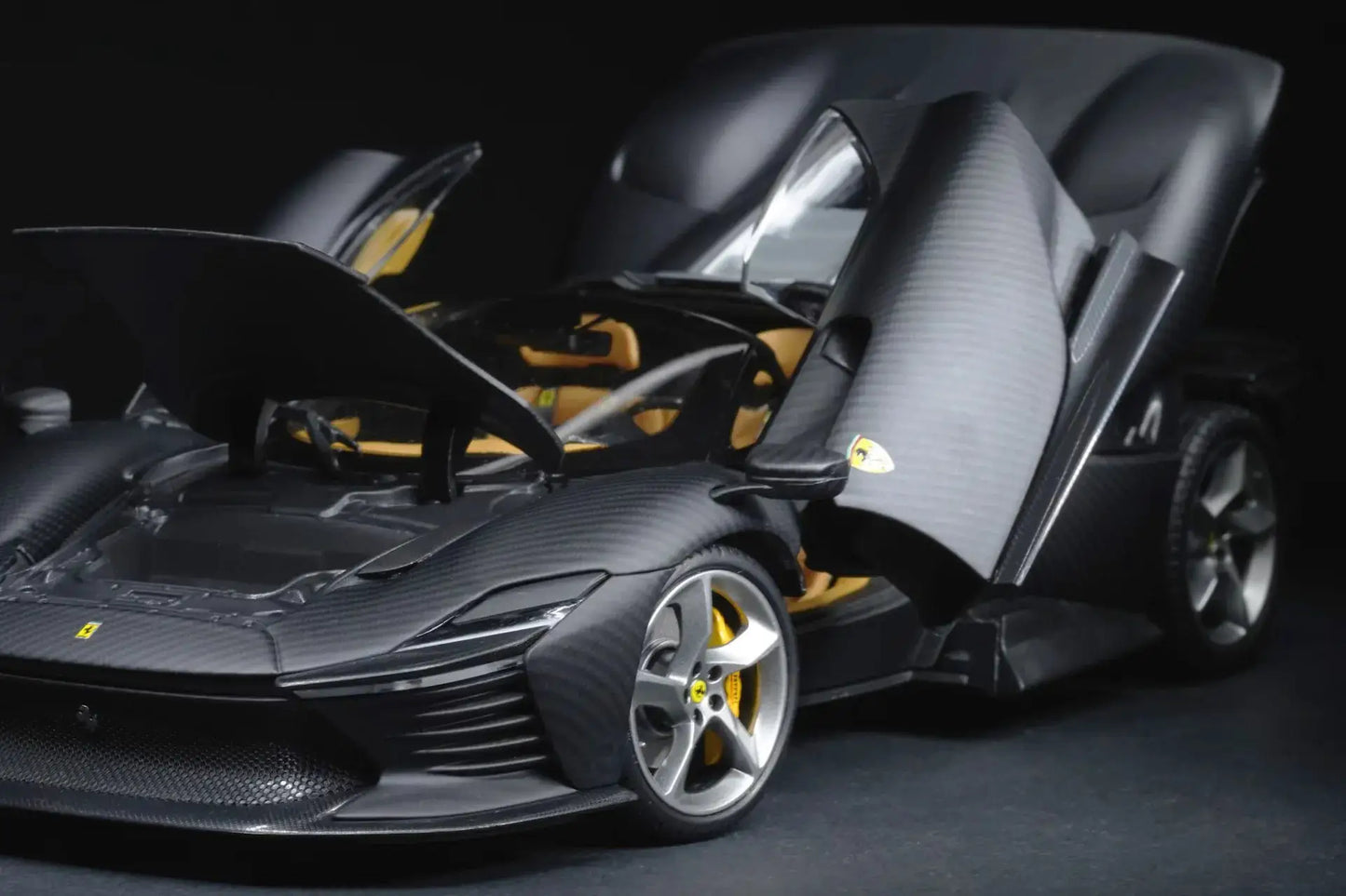 BBURAGO 1:18 Ferrari Daytona SP3 50th Anniversary carbon fiber diecast model with open doors