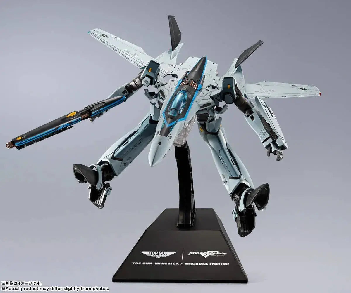DX Chogokin Macross VF-25 Messiah Valkyrie Top Gun Maverick aircraft figure on display stand